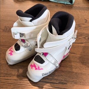 Girls Dalbello White and Pink Ski Boots size 19.5
